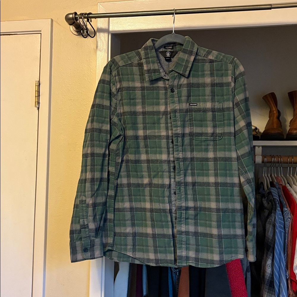 Volcom Flannel. Modern Fit Shirt with Green Accents